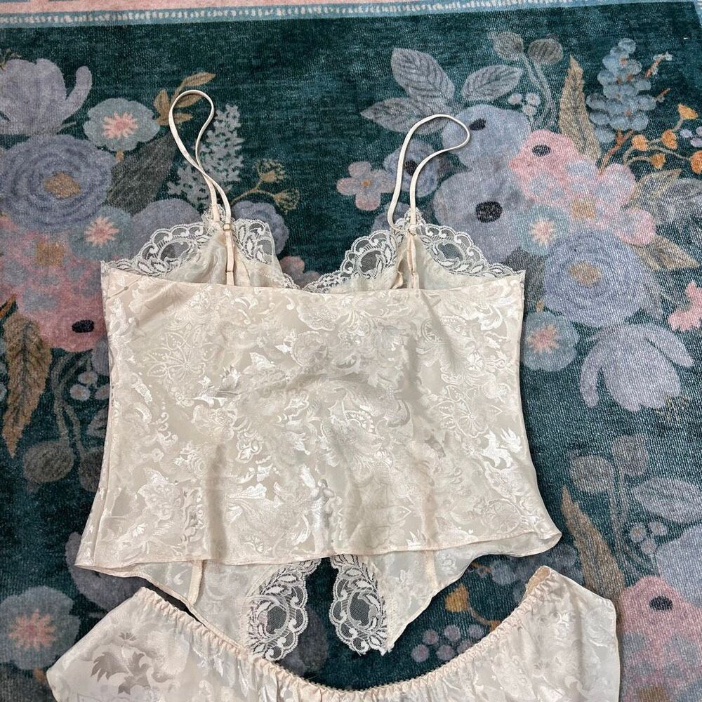 Victoria's Secret Gold Label Lingerie Pajama Set Womens Medium Cream Floral 2 Pc - Picture 14 of 16